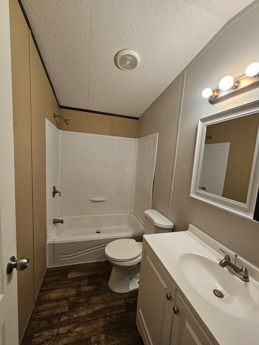 Somer MHP - Unit 1212W - Bathroom