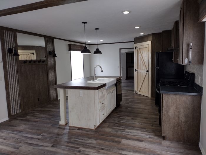 Birchwood MHP - Unit 142 - Kitchen