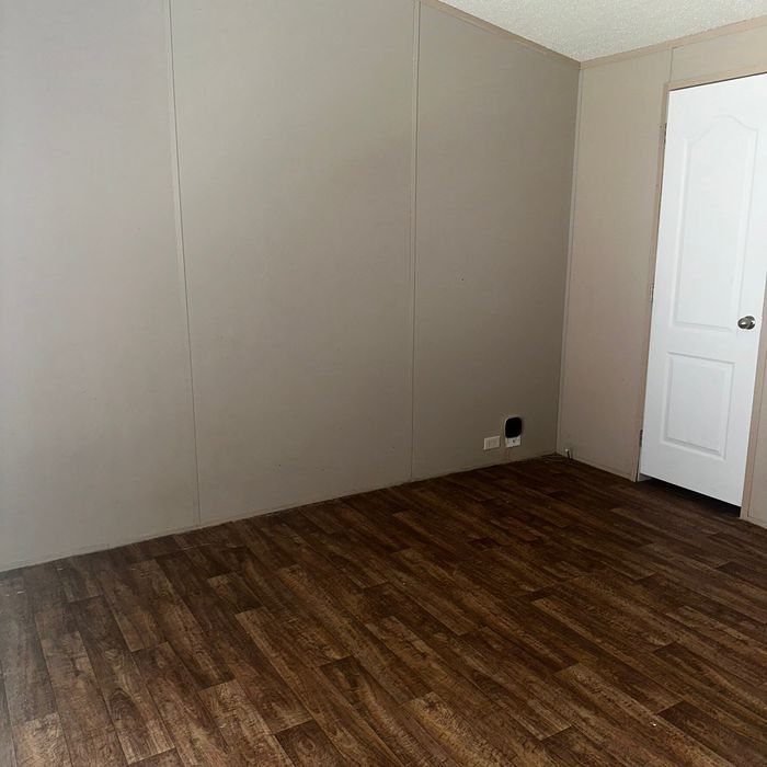 Pineview MHC - Unit 105 - Interior