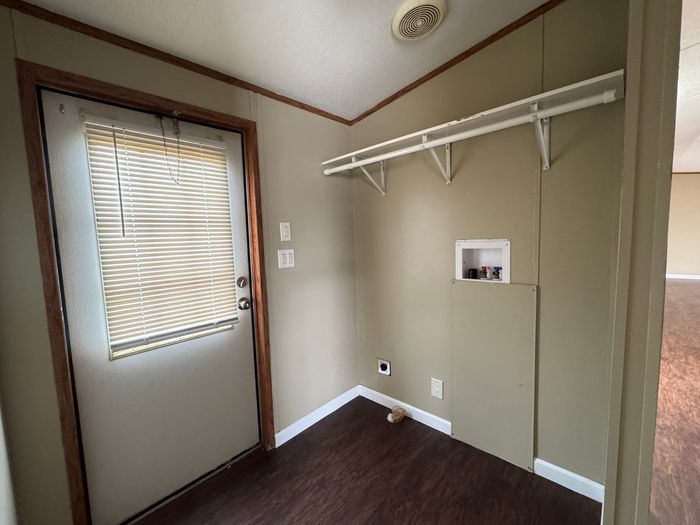 Countryside Estates KS - Unit G15 - Entryway