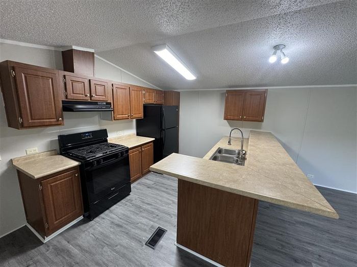Fort Wayne MHC - Unit 639 - Kitchen