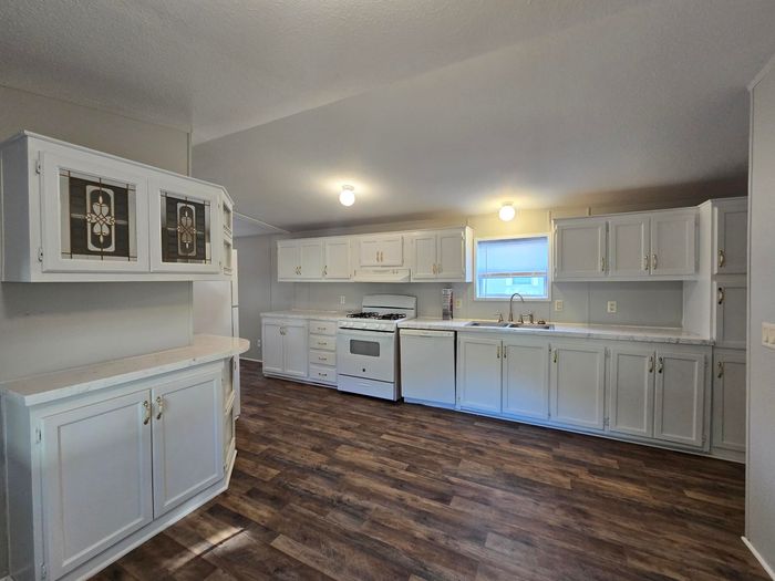 Royal Highlander - Unit MA0905 - Kitchen