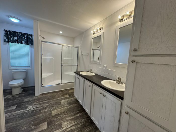 Lakewood Village MHC and RV Resort - Unit 149 - Bathroom