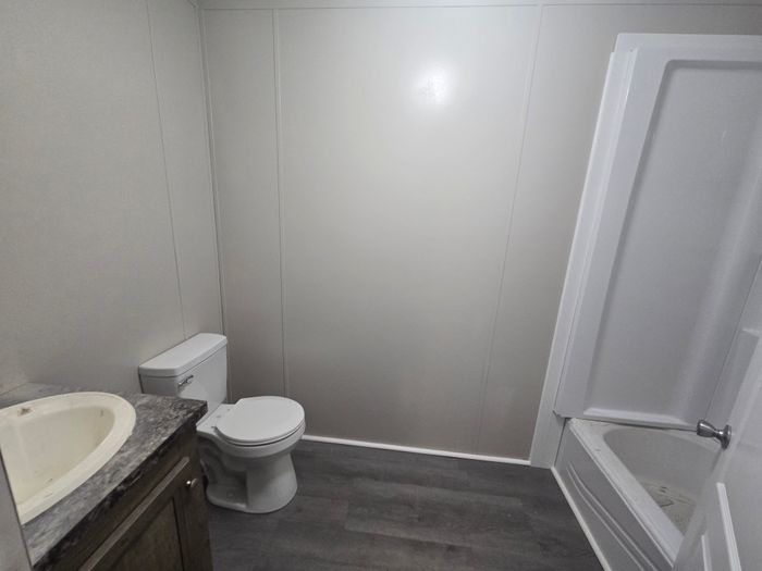 Clayton MHP - Unit 103 - Bathroom
