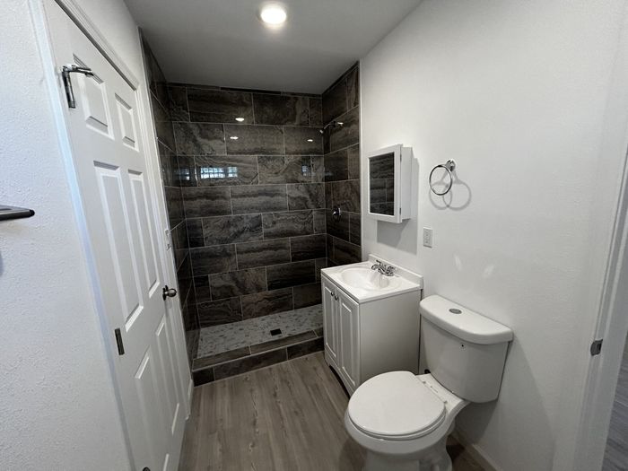 Villa Sullivan MHP Phoenix - Unit ROS55 - Bathroom