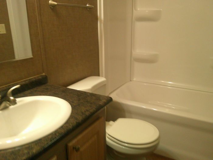 Shady Oaks TN - Unit 186 - Bathroom