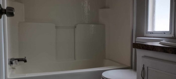 Shady Oaks TN - Unit 95 - Bathroom