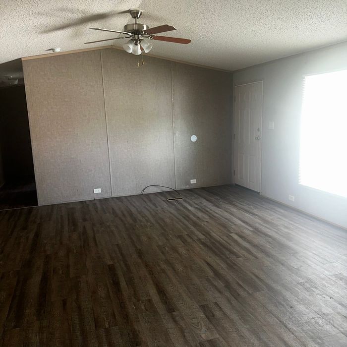 Pineview MHC - Unit 105 - Interior