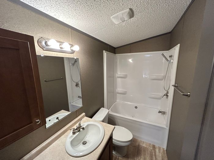 Oakridge MHP OK - Unit 16 - Bathroom
