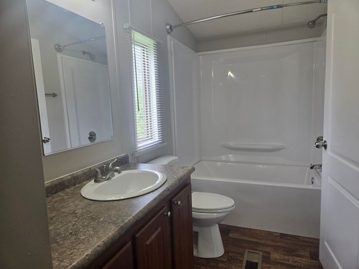 Bluegrass Meadows - Unit D46 - Bathroom