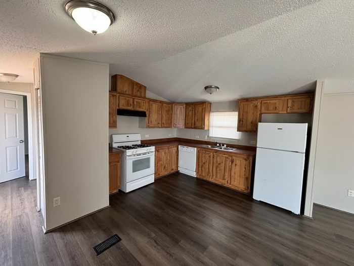 Colonial Gardens KS - Unit 35 - Kitchen