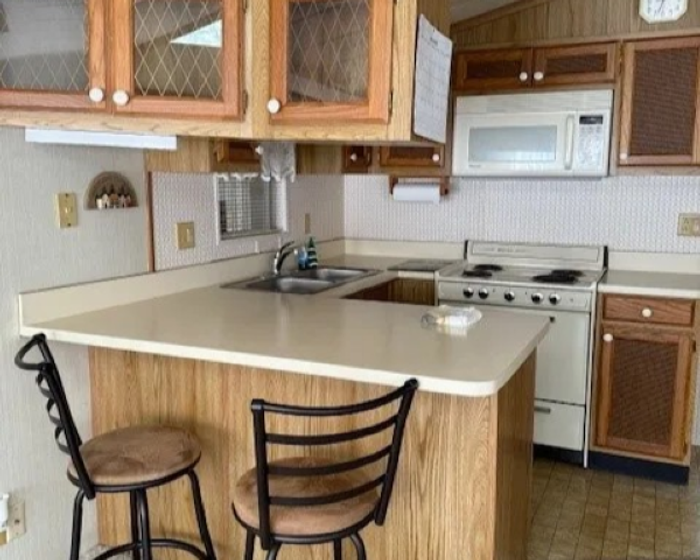 Floridian Sandalwood - Unit G10 - Kitchen