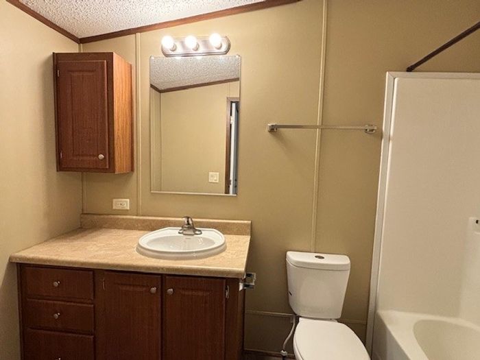 Fort Wayne MHC - Unit 716 - Bathroom
