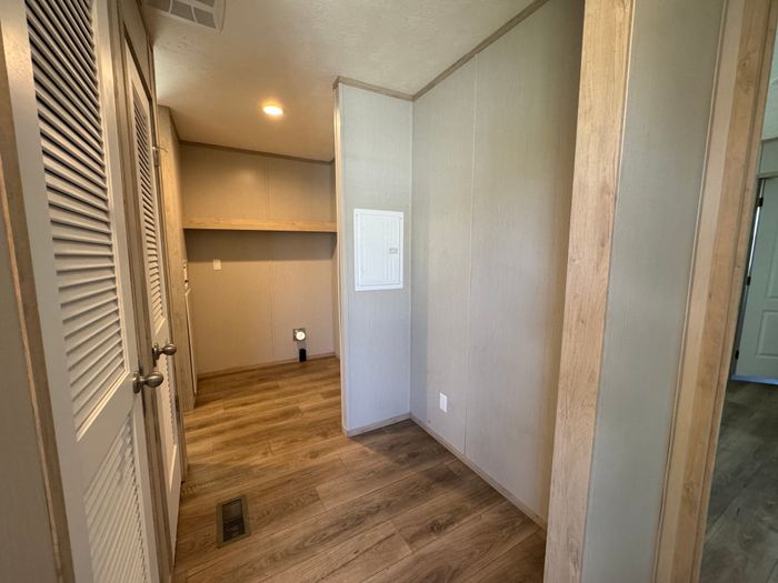 Countryside Estates KS - Unit D11 - Entryway