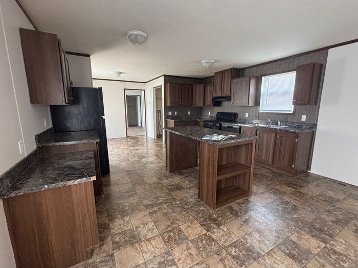 Birchwood MHP - Unit 119 - Kitchen