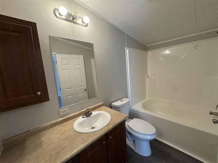 Fort Wayne MHC - Unit 639 - Bathroom
