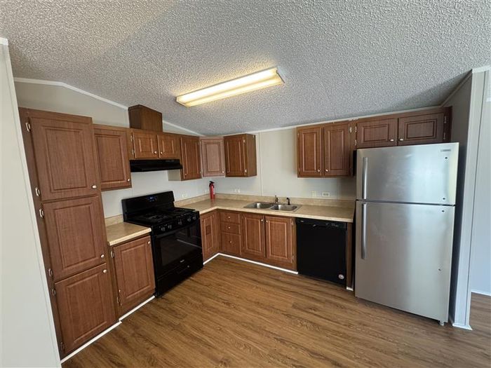 Fort Wayne MHC - Unit 711 - Kitchen