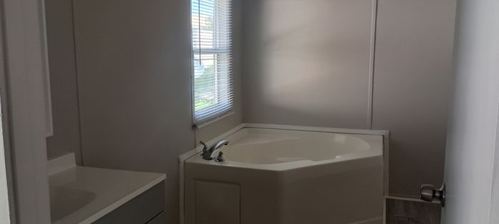 Shady Oaks TN - Unit 95 - Bathroom