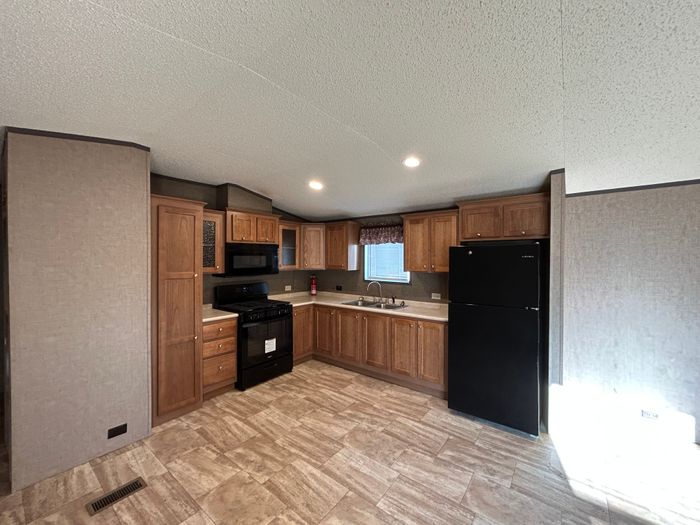 Oakridge MHP OK - Unit 16 - Kitchen