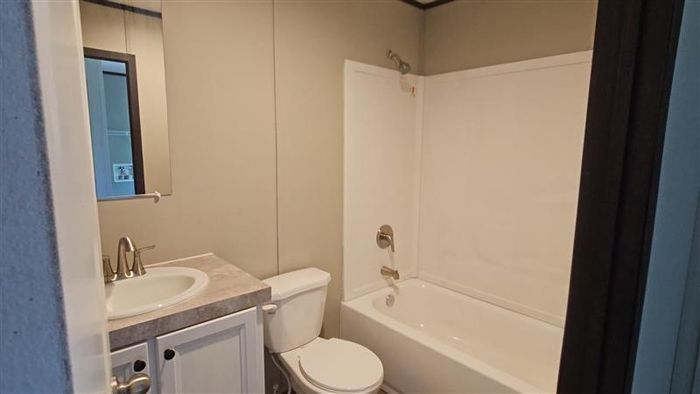 Sunnyvale Estates MHP - Unit 82 - Bathroom