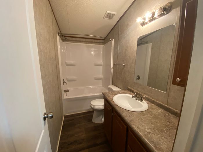 Woodward Estates MHP - Unit 60 - Bathroom