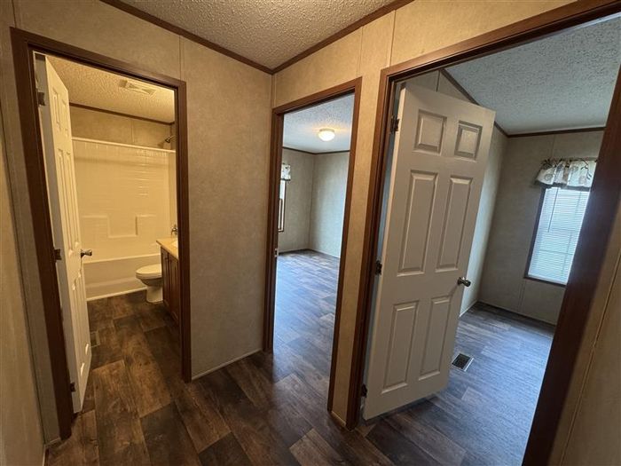 Fort Wayne MHC - Unit 321 - Entryway