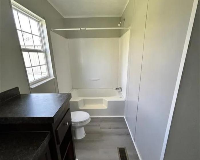 Madison MHC - Unit RB20 - Bathroom