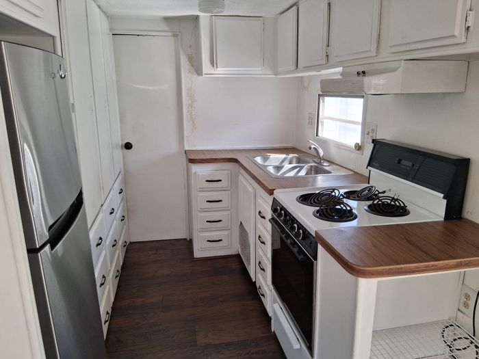 Springhaven RV Resort - Unit B11 - Kitchen