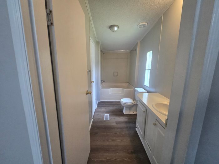 Lafayette Park MHP - Unit 139 - Bathroom