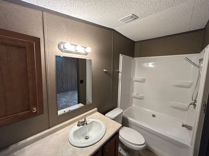 Oakridge MHP OK - Unit 16 - Bathroom