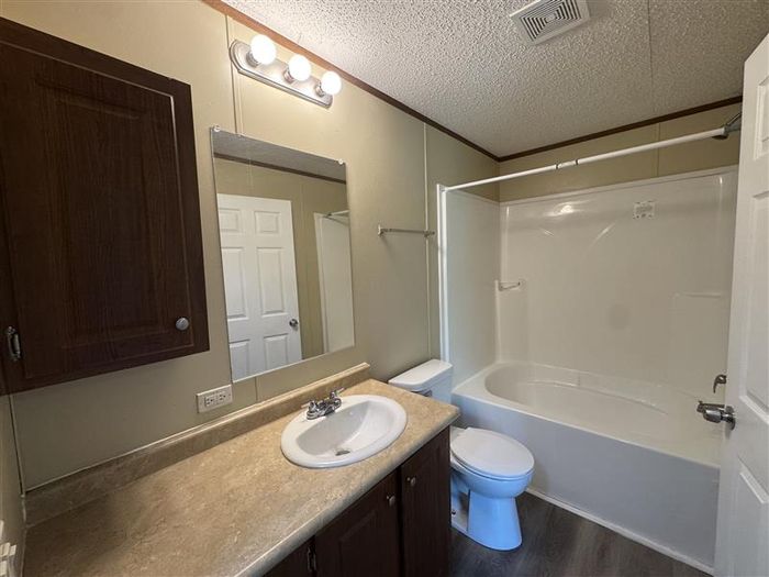 Fort Wayne MHC - Unit 543 - Bathroom