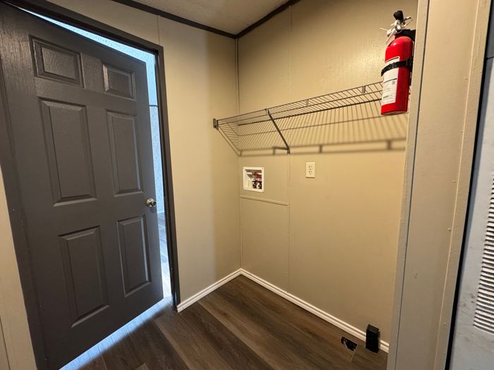 Gateway RV - Unit 131 - Entryway