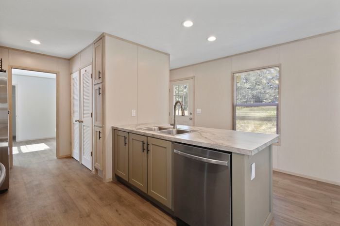 Lakeside NC (GCI) - Unit 1941 - Kitchen