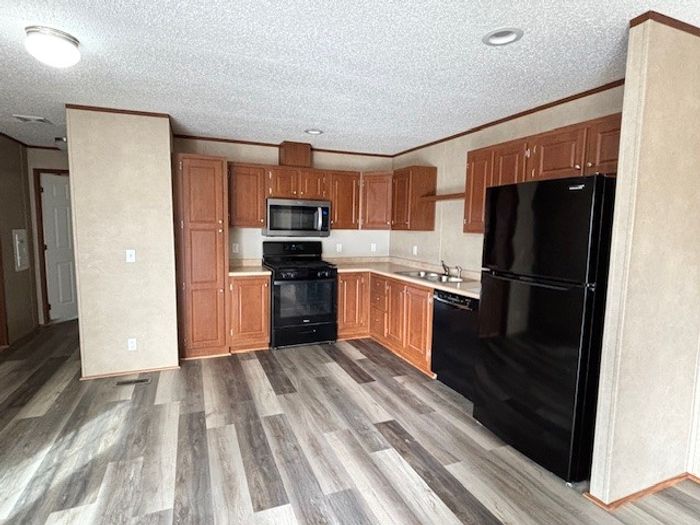 Fort Wayne MHC - Unit 811 - Kitchen