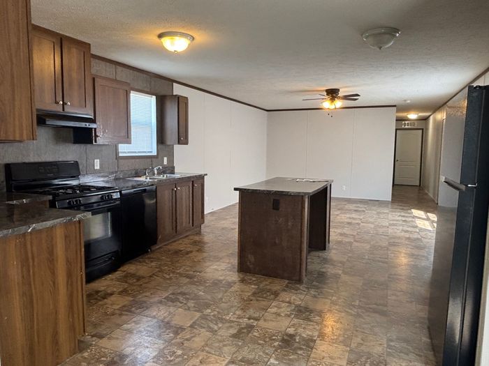 Birchwood MHP - Unit 119 - Kitchen