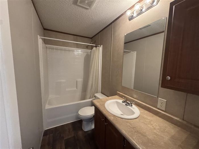 Fort Wayne MHC - Unit 917 - Bathroom