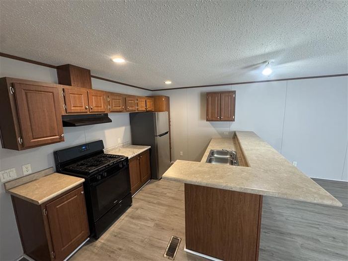 Fort Wayne MHC - Unit 917 - Kitchen