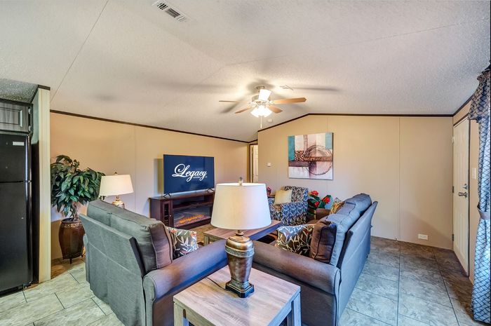 Pineview MHC - Unit 33 - Interior