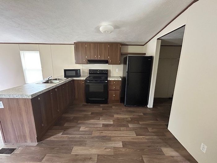 Willow Oaks MHP - Unit 103H - Kitchen