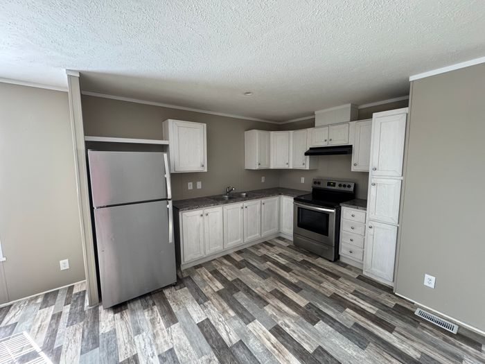 Cottonwood Terrace NE - Unit 1B - Kitchen