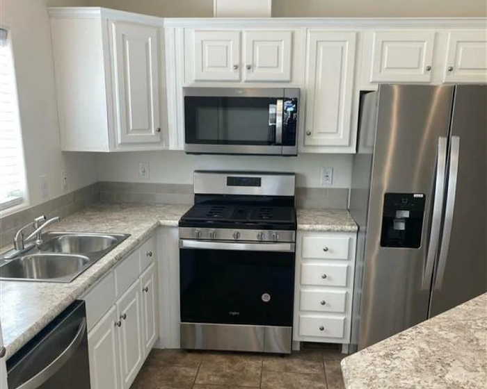 Grand Missouri - Unit 214 - Kitchen