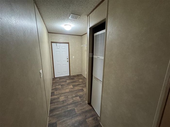 Fort Wayne MHC - Unit 321 - Entryway