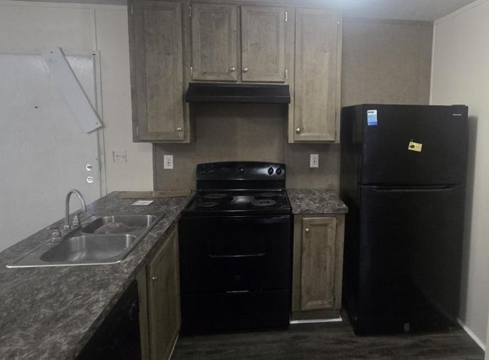 Clayton MHP - Unit 76 - Kitchen