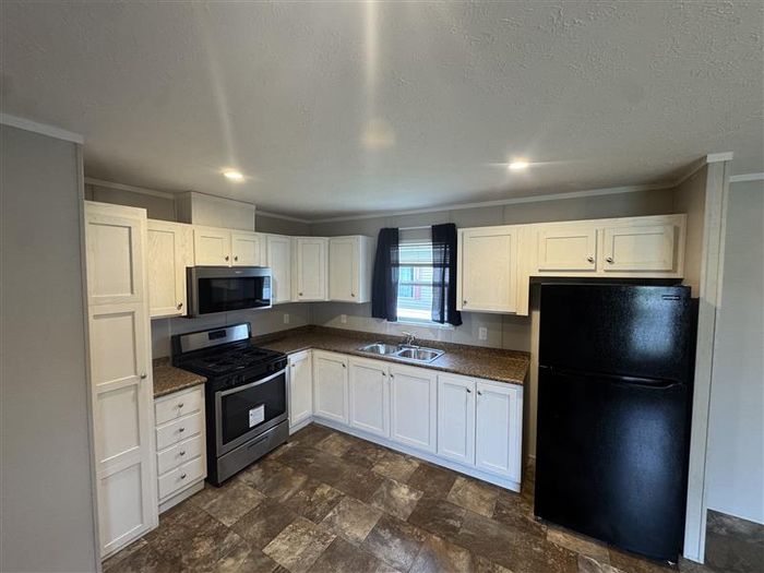 Fort Wayne MHC - Unit 112 - Kitchen