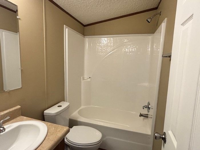 Fort Wayne MHC - Unit 716 - Bathroom