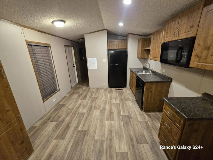 Rolling Hills MHP - Unit 70 - Kitchen
