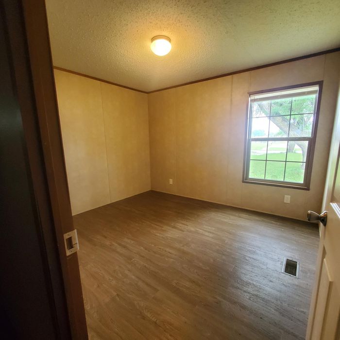 Fort Wayne MHC - Unit 502 - Bedroom