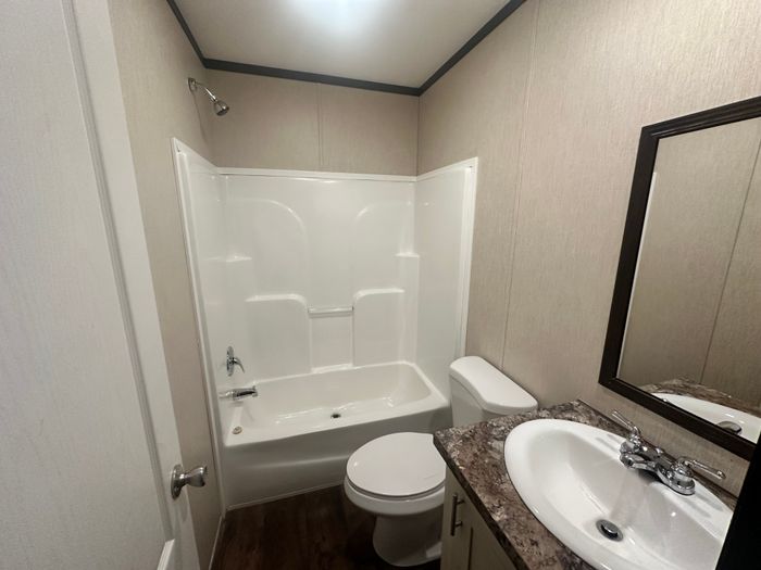 Rolling Hills MHP - Unit 40 - Bathroom