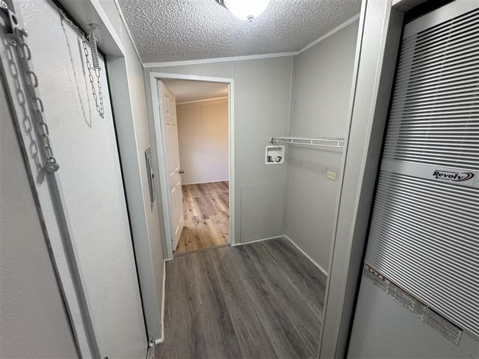 Fort Wayne MHC - Unit 864 - Entryway