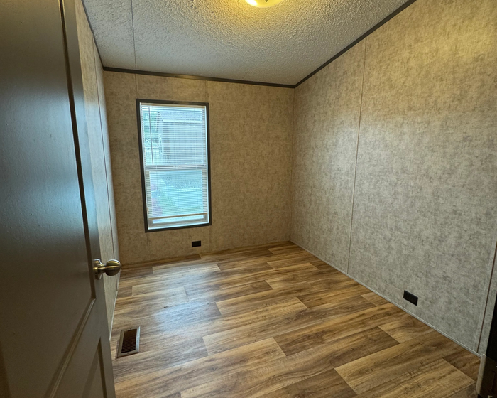 Gateway RV - Unit 452 - Bedroom